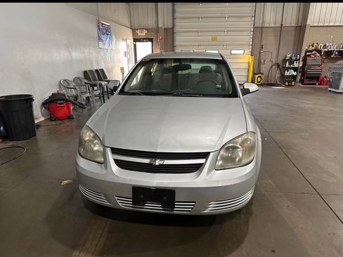 Used 2009 Chevrolet Cobalt LT image 2