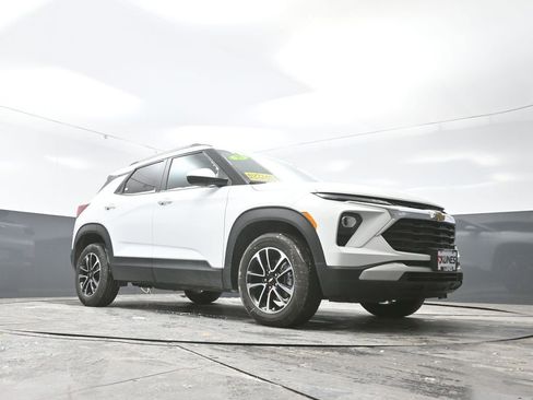 Used 2025 Chevrolet TrailBlazer LT w/ Driver Confidence Package image 46