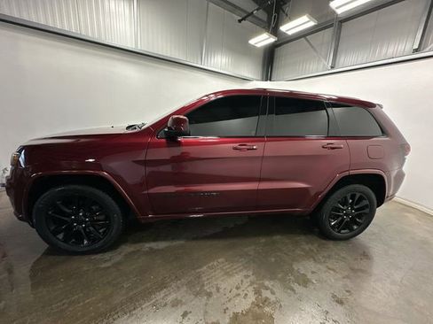 Used 2018 Jeep Grand Cherokee Altitude image 2