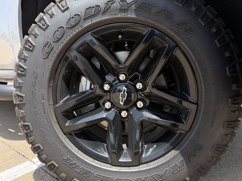 Used 2022 Chevrolet Silverado 1500 Custom Trail Boss AWD/4WD image 10