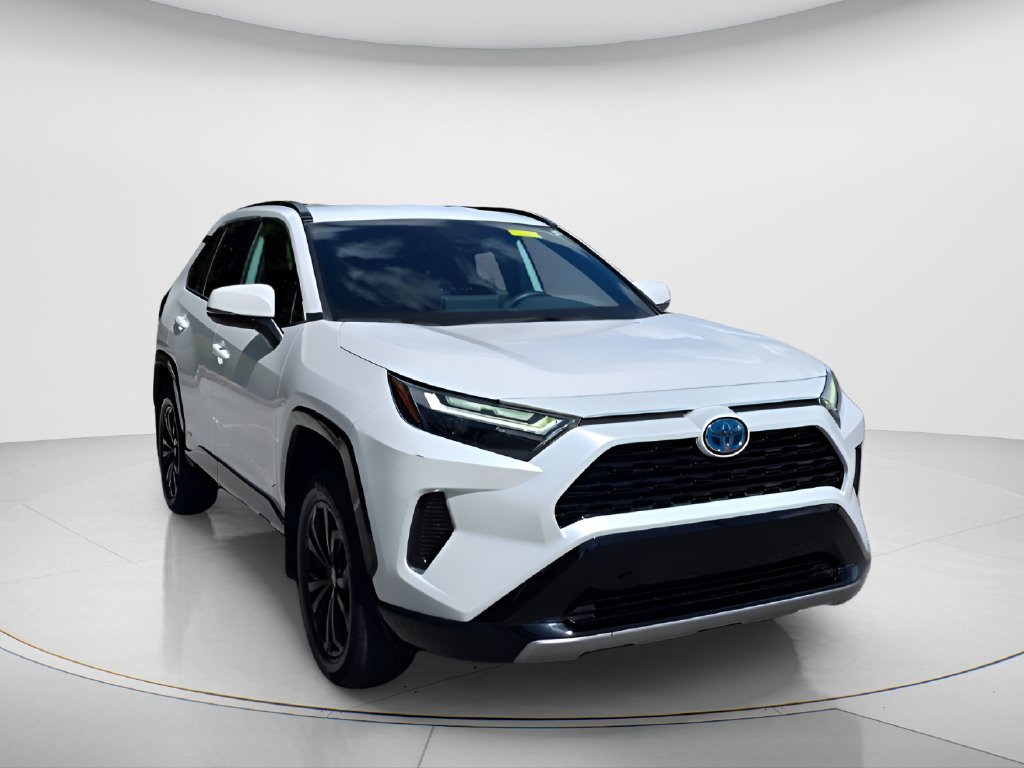 Used 2024 Toyota RAV4 SE AWD/4WD image 3