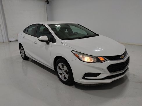 Used 2018 Chevrolet Cruze LS FWD image 13