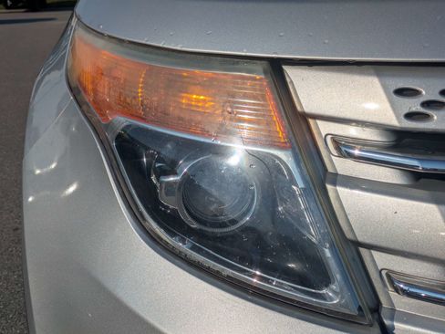 Used 2014 Ford Explorer XLT w/ Equipment Group 202A FWD image 10