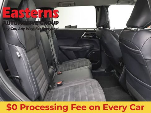 Used 2025 Mitsubishi Outlander SE FWD image 23