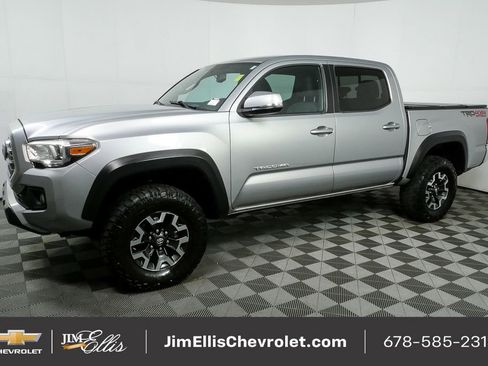 Used 2016 Toyota Tacoma TRD Off-Road image 2