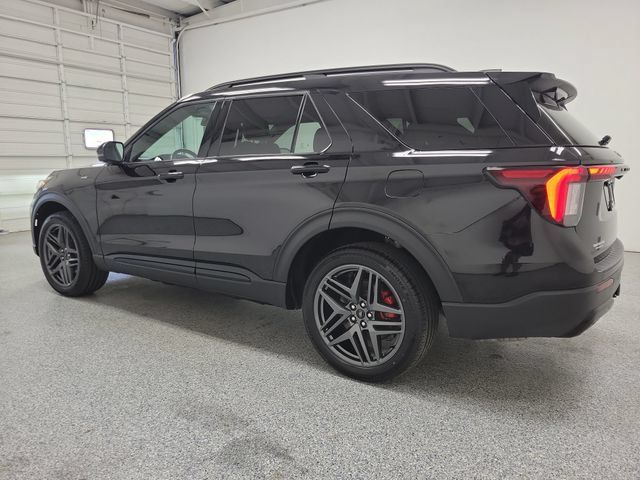 Used 2025 Ford Explorer ST-Line w/ ST-Line Street Pack AWD/4WD image 4