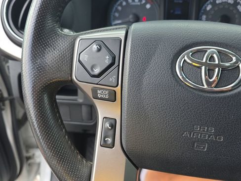 Used 2016 Toyota Tacoma SR5 image 31