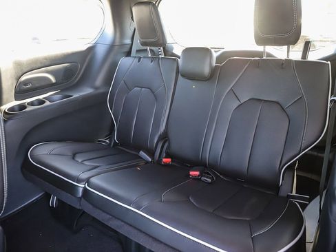 New 2026 Chrysler Pacifica Limited image 21