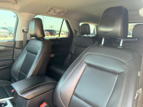 Used 2024 Ford Explorer XLT w/ Equipment Group 202A RWD image 23