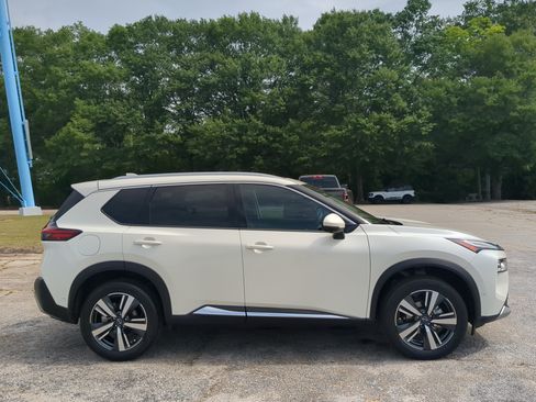 Used 2023 Nissan Rogue Platinum w/ Platinum Premium Package AWD/4WD image 2