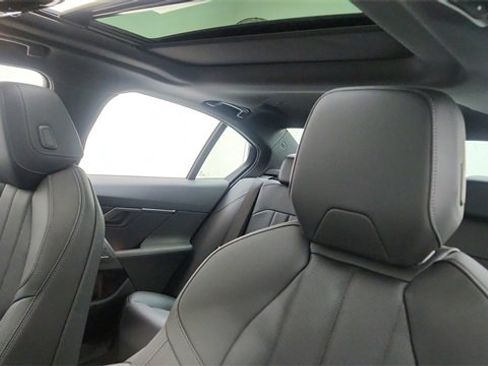 Used 2025 BMW 540i xDrive image 33