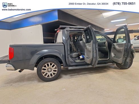 Used 2012 Nissan Frontier SL w/ Moonroof Pkg image 21