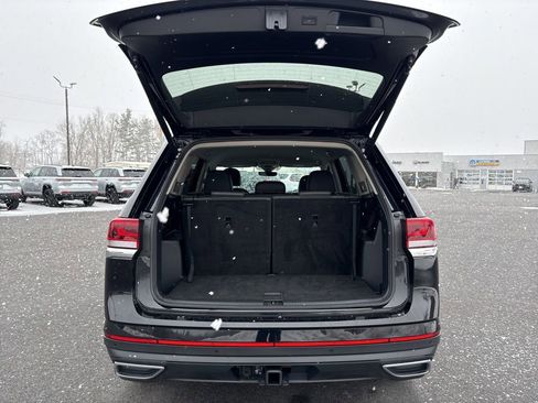 Used 2025 Volkswagen Atlas SE image 23