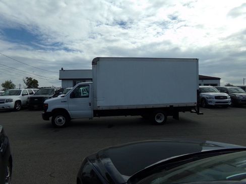 Used 2017 Ford E-450 and Econoline 450 Super Duty w/ Power Windows & Locks Group image 4