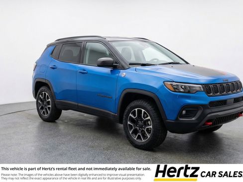 Used 2025 Jeep Compass Trailhawk image 1