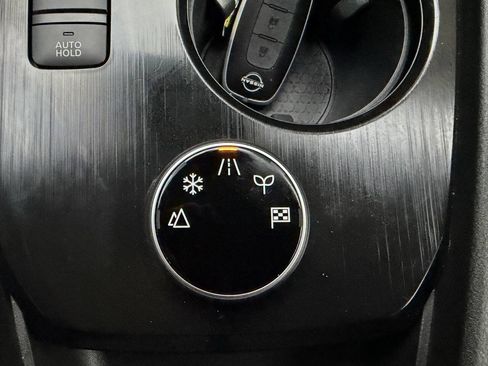 Used 2024 Nissan Rogue S AWD/4WD image 27