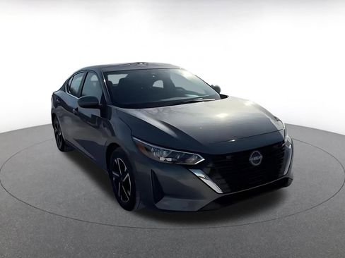 Used 2025 Nissan Sentra SV image 3