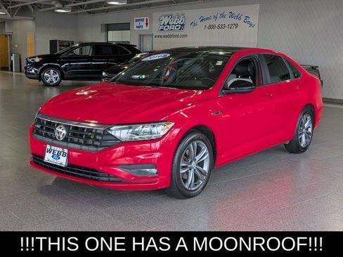 Used 2019 Volkswagen Jetta R-Line w/ R-Line Cold Weather Package FWD image 4