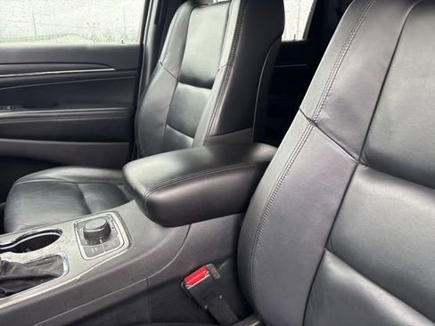Used 2018 Jeep Grand Cherokee Limited AWD/4WD image 15