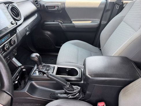 Used 2021 Toyota Tacoma SR AWD/4WD image 12
