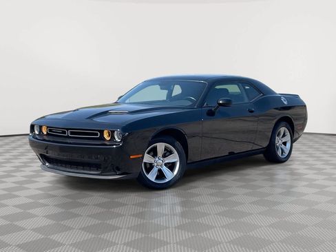 Used 2022 Dodge Challenger SXT RWD image 1