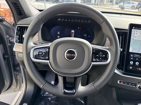 Used 2025 Volvo XC90 B5 Plus image 18