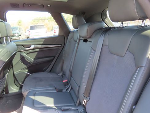 Used 2023 Audi SQ5 Premium w/ Convenience Package image 34