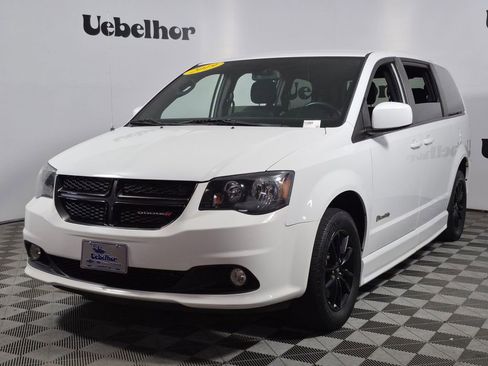 Used 2019 Dodge Grand Caravan SE FWD image 3