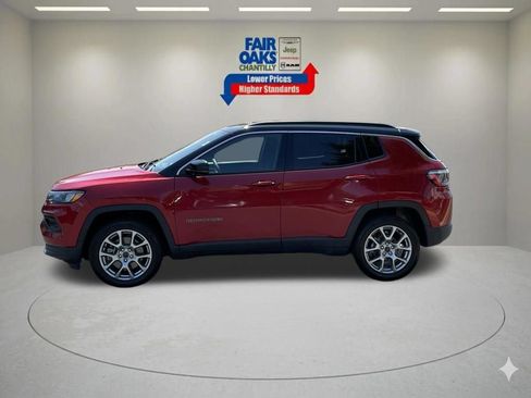Used 2025 Jeep Compass Limited AWD/4WD image 9