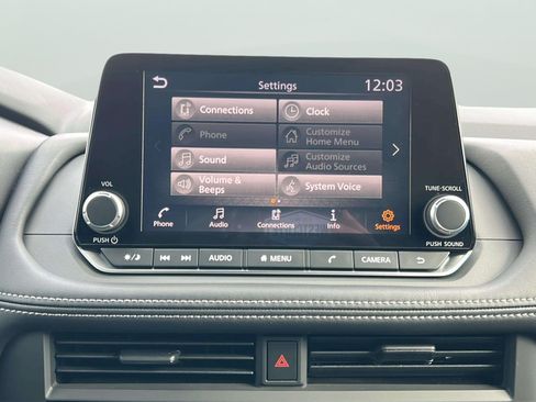 Used 2025 Nissan Rogue S FWD image 22