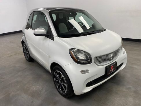 Used 2016 smart fortwo passion image 9