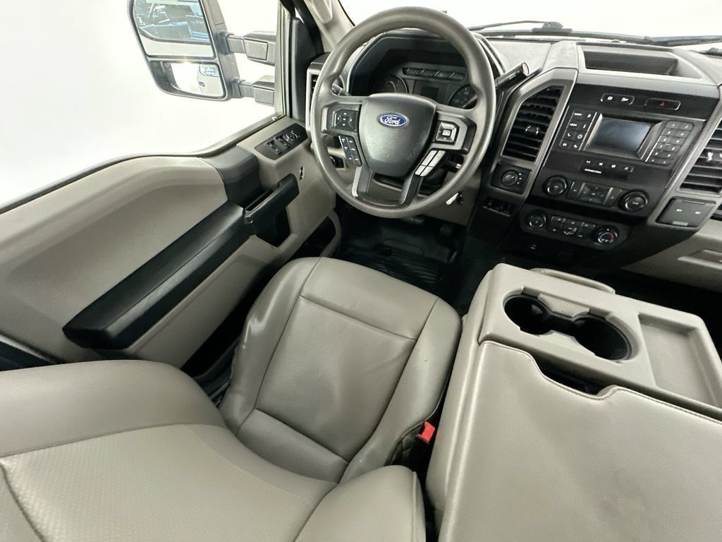 Used 2022 Ford F250 XL w/ Power Equipment Group AWD/4WD image 9