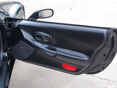 Used 2002 Chevrolet Corvette Convertible w/ Preferred Equipment Group2 RWD image 43