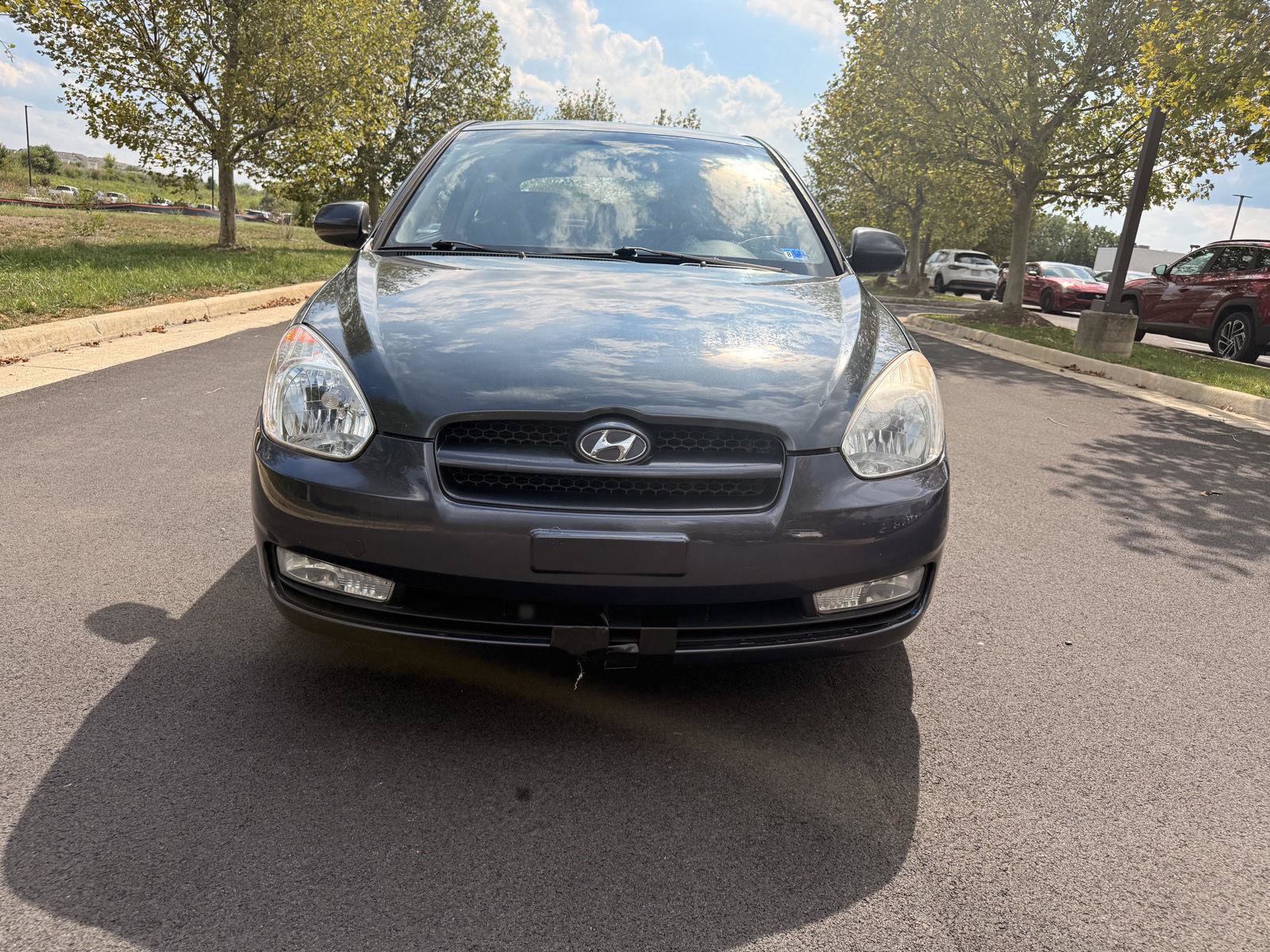 Used 2010 Hyundai Accent SE FWD image 3