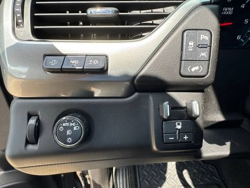 Used 2016 Chevrolet Tahoe LTZ RWD image 9