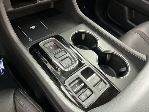 Used 2024 Honda Pilot Touring image 16