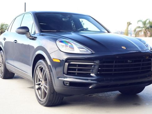 Certified 2023 Porsche Cayenne Platinum Edition image 7