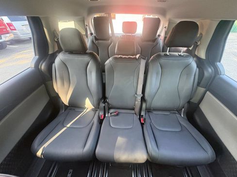 Used 2026 Kia Carnival FWD image 37