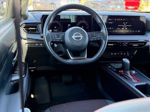 Used 2025 Nissan Kicks SR image 9