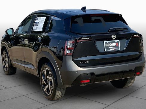 Used 2025 Nissan Kicks SV w/ SV Premium Package FWD image 12