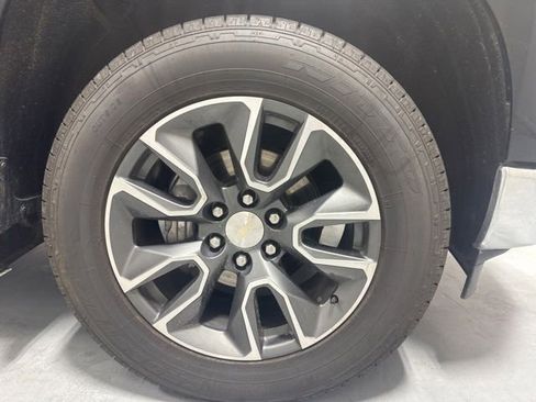 Used 2022 Chevrolet Silverado 1500 LT AWD/4WD image 4
