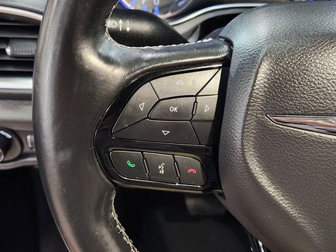 Used 2019 Chrysler Pacifica Touring Plus w/ S Appearance Package FWD image 47