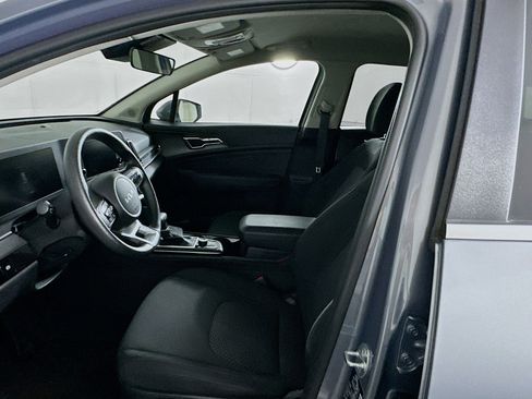 Used 2025 Kia Sportage LX image 13