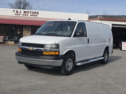 Used 2024 Chevrolet Express 2500 RWD 2500 135 w/ Driver Convenience Package image 2