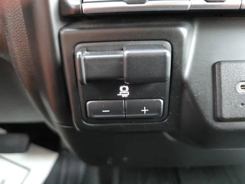 Used 2022 GMC Sierra 2500 SLE w/ SLE Value Package; AWD/4WD image 25