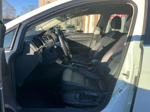 Used 2017 Volkswagen Golf Alltrack S image 14