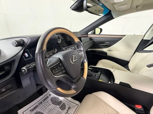 Used 2025 Lexus ES 300h w/ Technology Package FWD image 19