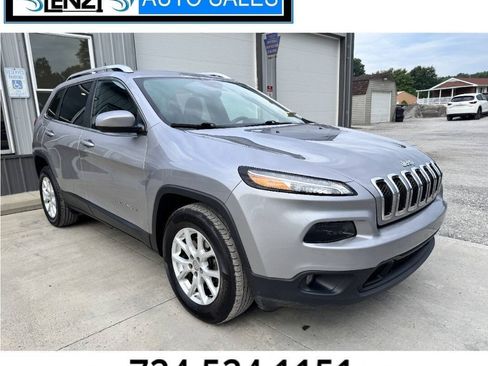 Used 2018 Jeep Cherokee Latitude Plus AWD/4WD image 2