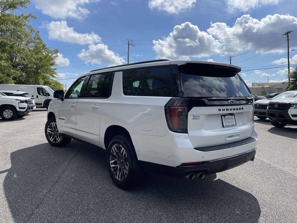 Used 2025 Chevrolet Suburban Z71 AWD/4WD image 6