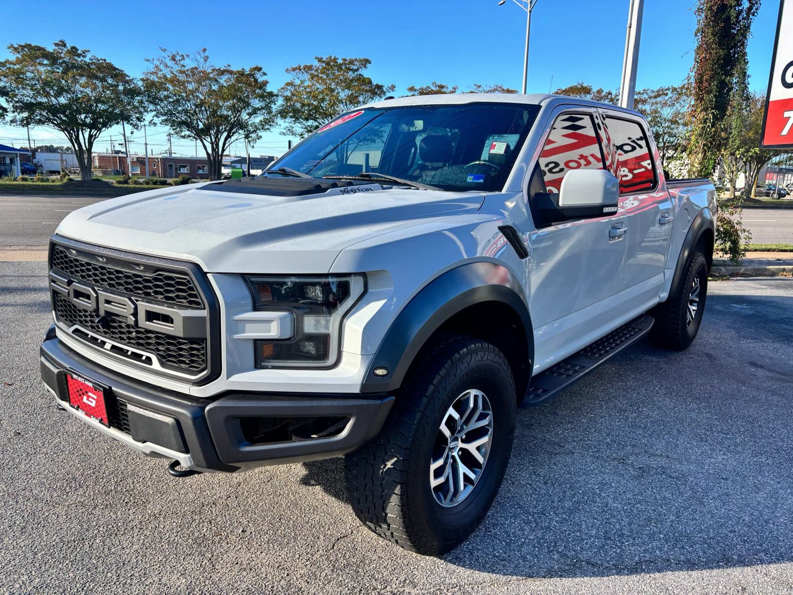 Used 2017 Ford F150 Raptor w/ Equipment Group 802A Luxury AWD/4WD image 8